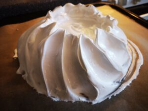 Enkel Pavlova tårta recept med lemon curd