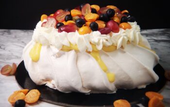 Enkel Pavlova tårta recept med lemon curd